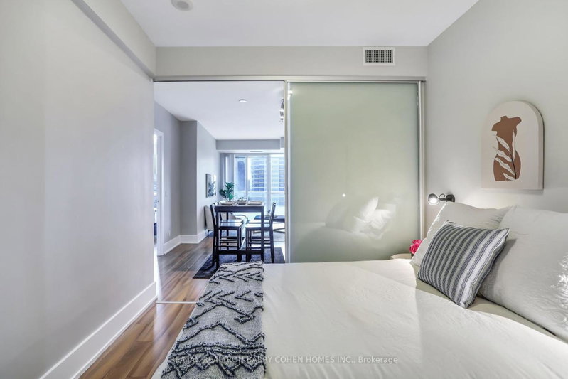 Downtown suites with Free Parking, Toronto, Canada