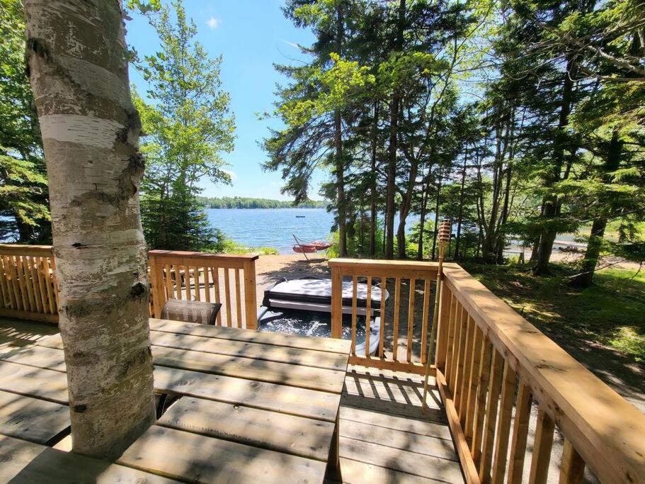 Leland’s Lakehouse, Canada