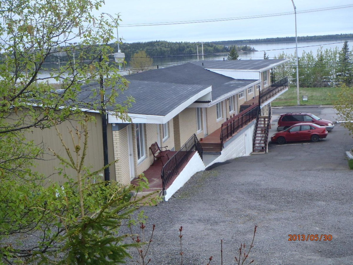 Motel Lyse, Canada