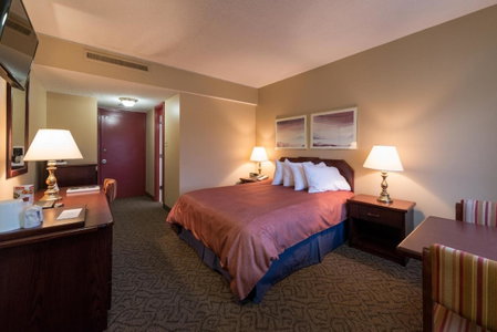 Travelodge by Wyndham Winnipeg Airport West, Winnipeg, Canada