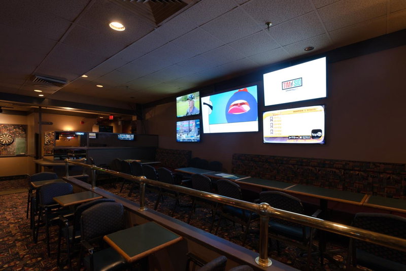 Travelodge by Wyndham Winnipeg Airport West, Winnipeg, Canada