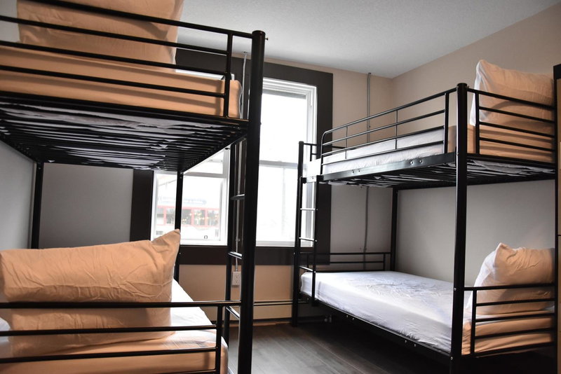 PARTY HOSTEL - The Canmore Hotel Hostel, Canmore, Canada