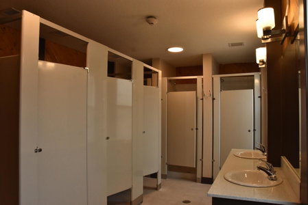 PARTY HOSTEL - The Canmore Hotel Hostel, Canmore, Canada