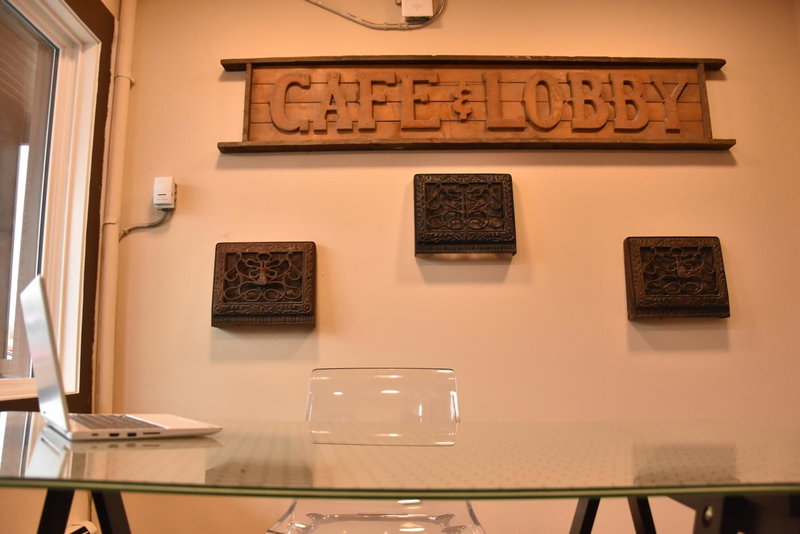 PARTY HOSTEL - The Canmore Hotel Hostel, Canmore, Canada
