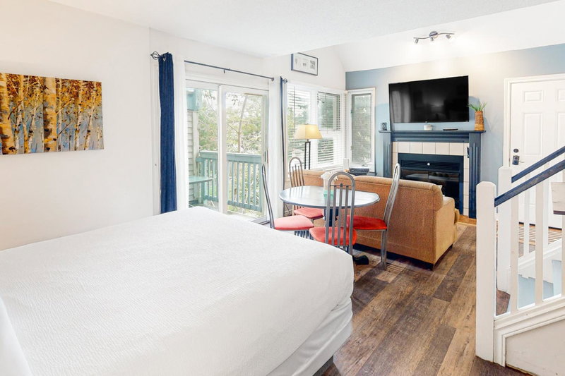 Condo 416 at North Creek Resort, Blue Mountains, Canada