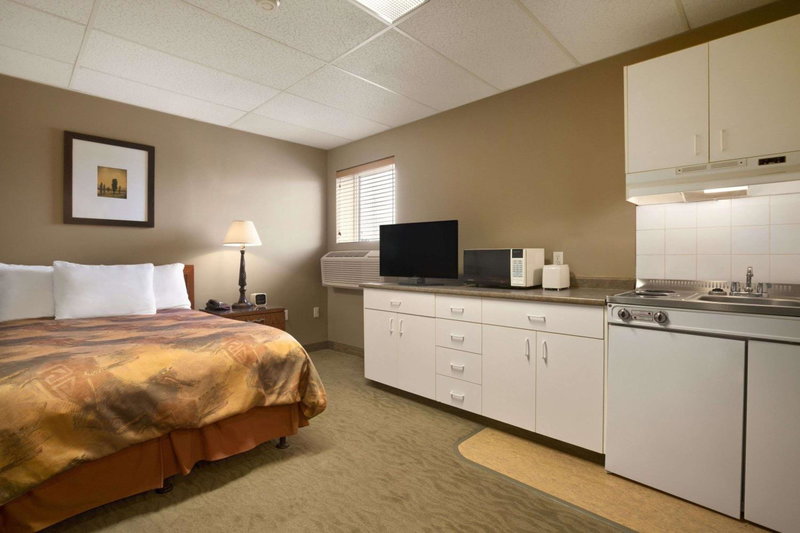 Central Suite Hotel, Lloydminster, Canada