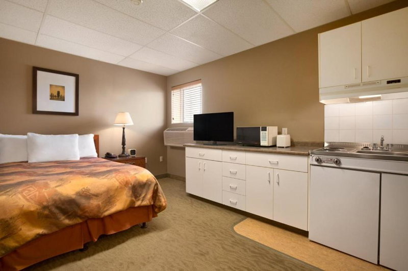 Central Suite Hotel, Lloydminster, Canada