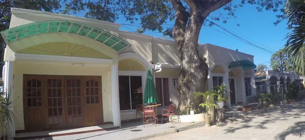 D' Lucky Garden Inn, Philippines