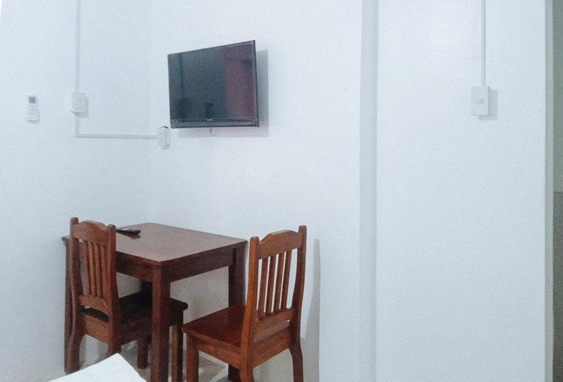RedDoorz at Rachael Pension House, Santander, Philippines