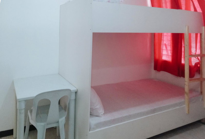 RedDoorz at Rachael Pension House, Santander, Philippines