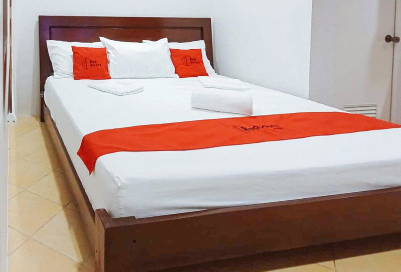 RedDoorz at Davids Travellers Inn Cavite, General Trias, Philippines