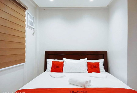 RedDoorz at Davids Travellers Inn Cavite, General Trias, Philippines
