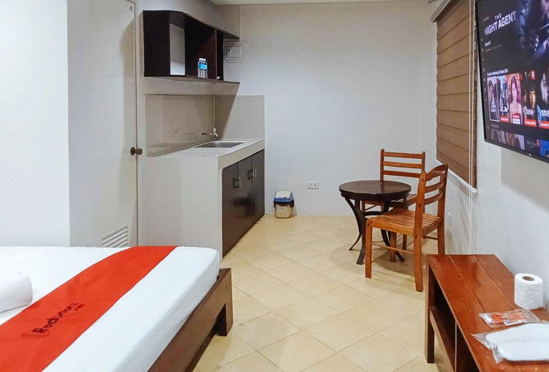 RedDoorz at Davids Travellers Inn Cavite, General Trias, Philippines