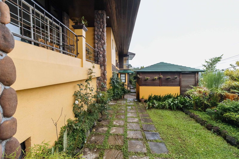 RedDoorz Plus at The Ridge Tagaytay, Tagaytay, Philippines