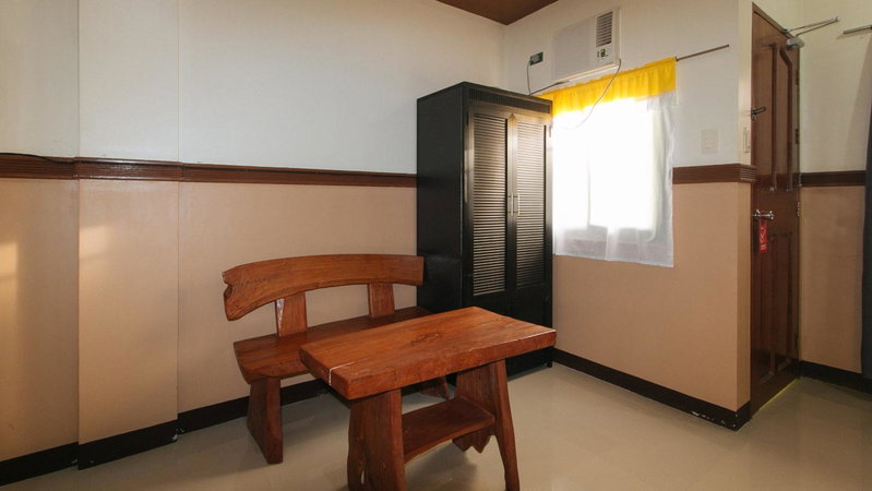 RedDoorz Plus near Municipality of Luisiana Laguna, Laguna, Philippines