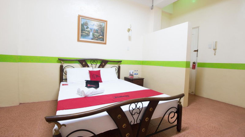 RedDoorz at Praferosa Resort Hotel Calamba, Calamba, Philippines
