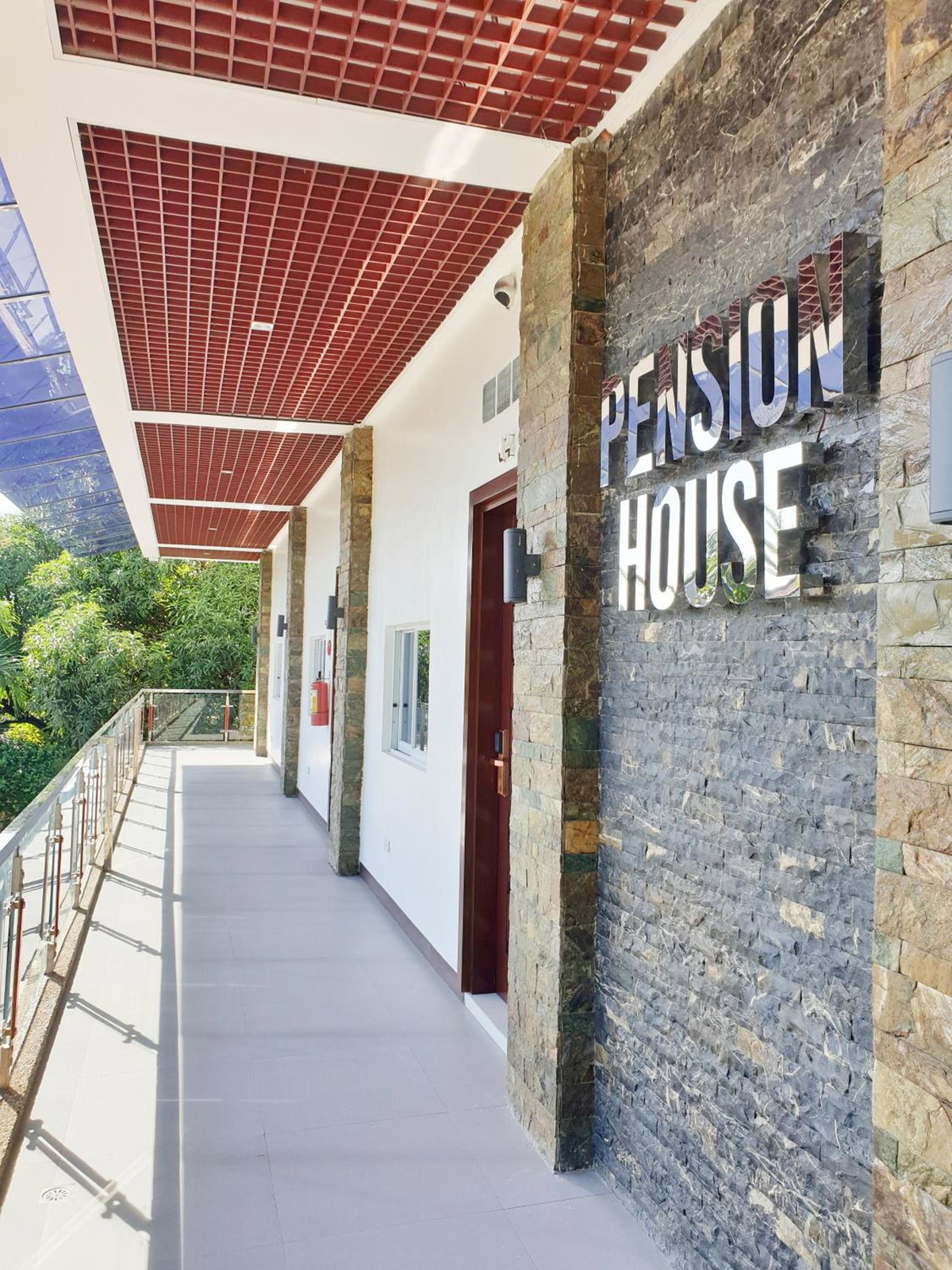 MJ Pension House, Philippinen