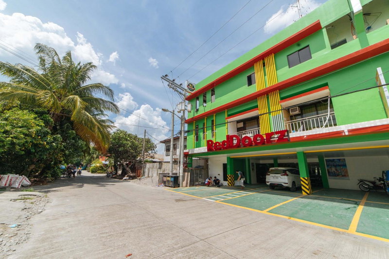 RedDoorz near Notre Dame of Dadiangas University, General Santos, Philippines
