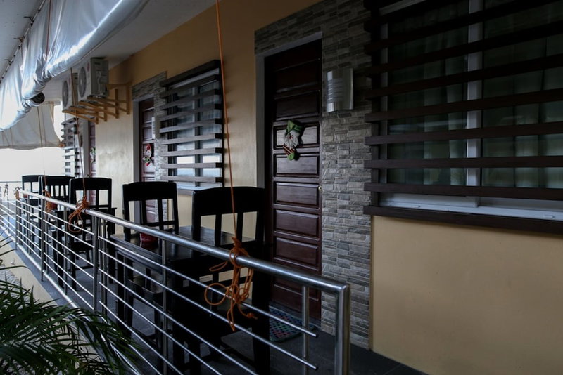 Luzmin BH - Beachfront Cottages, Oslob, Philippines