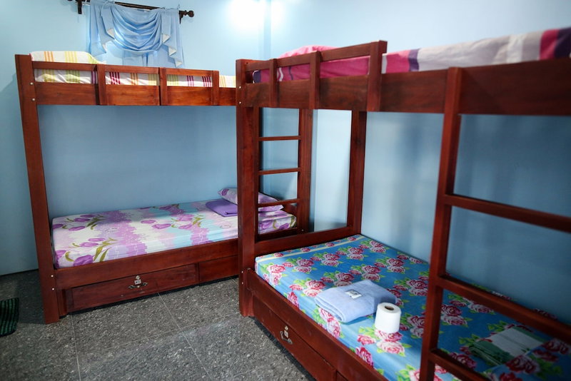Luzmin BH - Beachfront Cottages, Oslob, Philippines