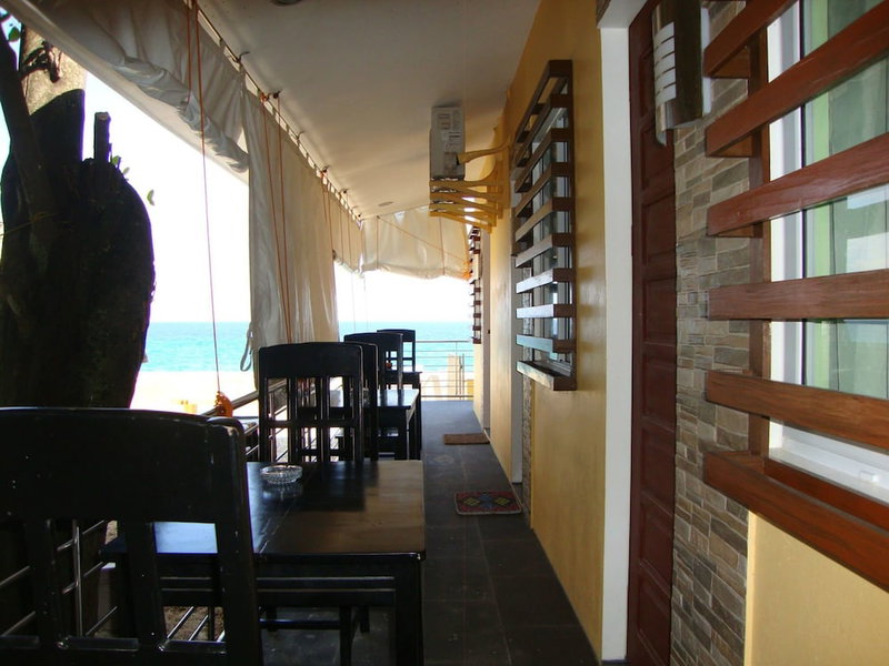 Luzmin BH - Beachfront Cottages, Oslob, Philippines