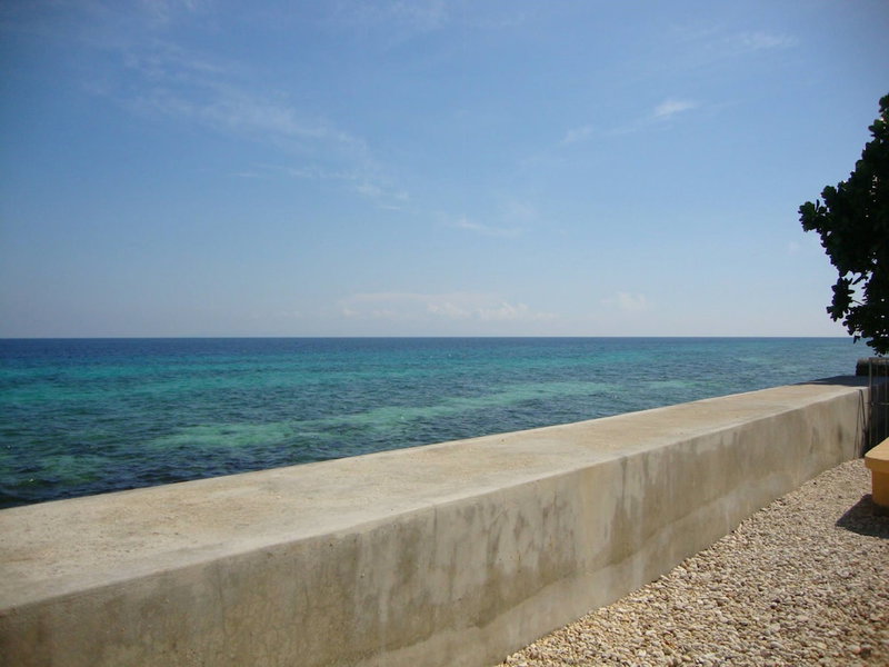 Luzmin BH - Beachfront Cottages, Oslob, Philippines