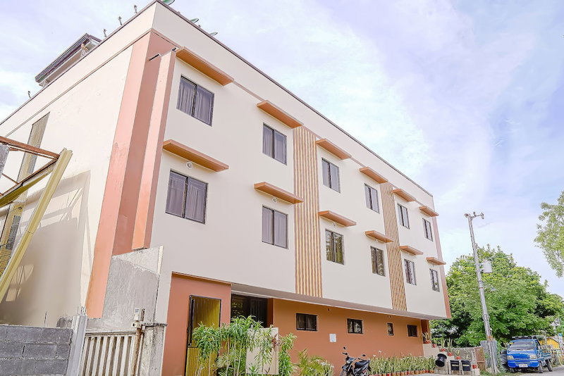 OYO 592 La Briana Guest House, Santa Fe, Philippines