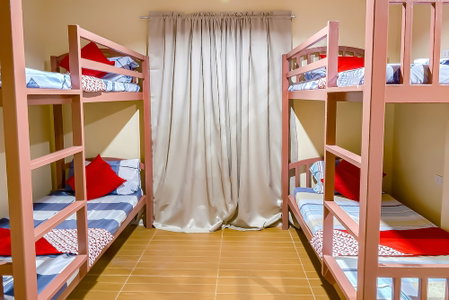 OYO 592 La Briana Guest House, Santa Fe, Philippines