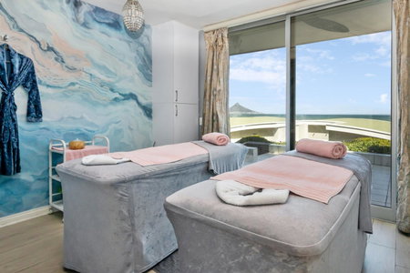 Dolphin Beach Hotel Self Catering Apartments, Bloubergstrand, South Africa