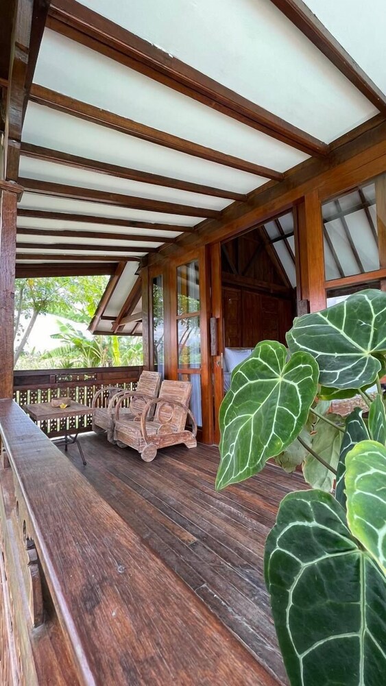 Rumah Tengah Sawah, Indonesia