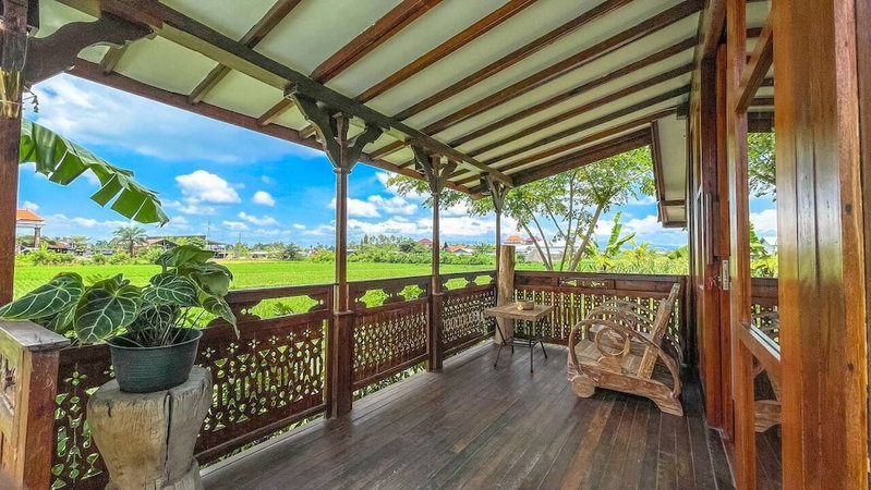 Rumah Tengah Sawah, Mambal, Indonesia