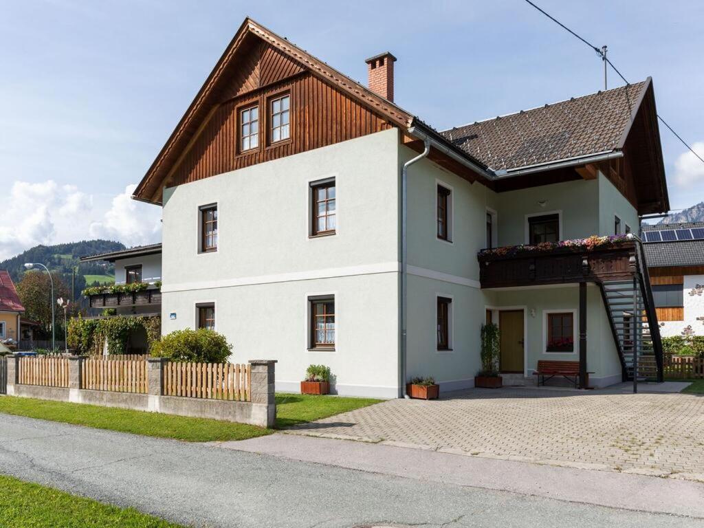 Hotel · Vanek Apartment, Mauthen