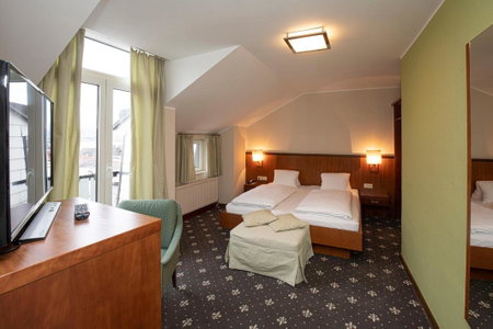 Keramikhotel Goldener Brunnen, Gmunden, Austria