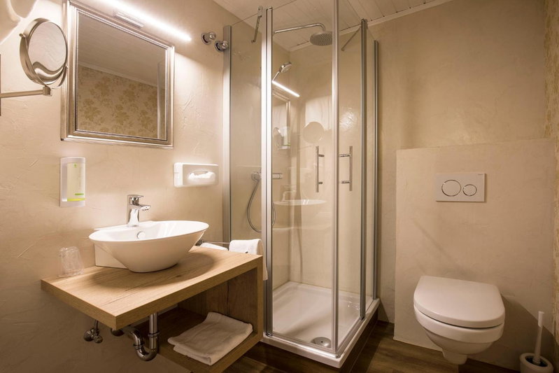 Keramikhotel Goldener Brunnen, Gmunden, Austria