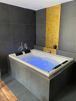 FiftyShades Apartmán s vířivkou, Jihlava, Czechia