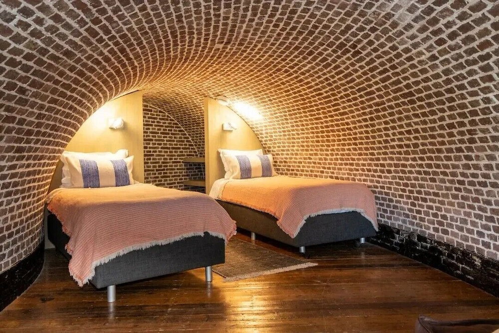Hotel · Fort Vuren, Vuren