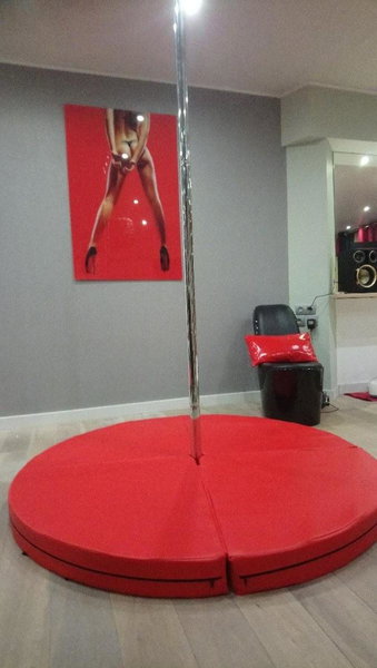 SPABYELLEETLUI spa rouge ou bleu, Mouscron, Belgium