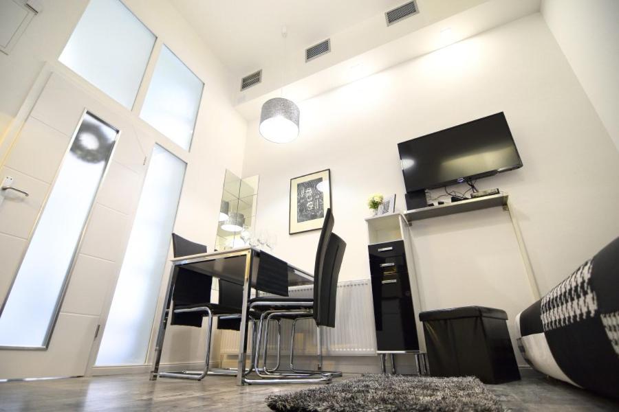 LEA APARTMENT - FREE PARKING in front for 2 cars, Zagreb, Croatia
