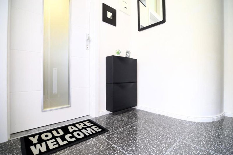 LEA APARTMENT - FREE PARKING in front for 2 cars, Zagreb, Croatia