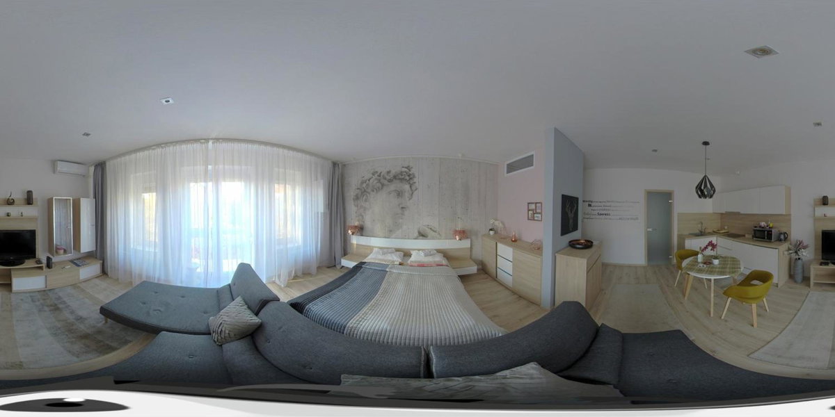 Hunyadi Apartman, Hungary