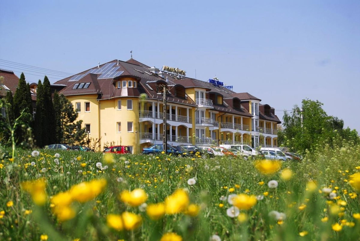 Hotel Venus, Hungary