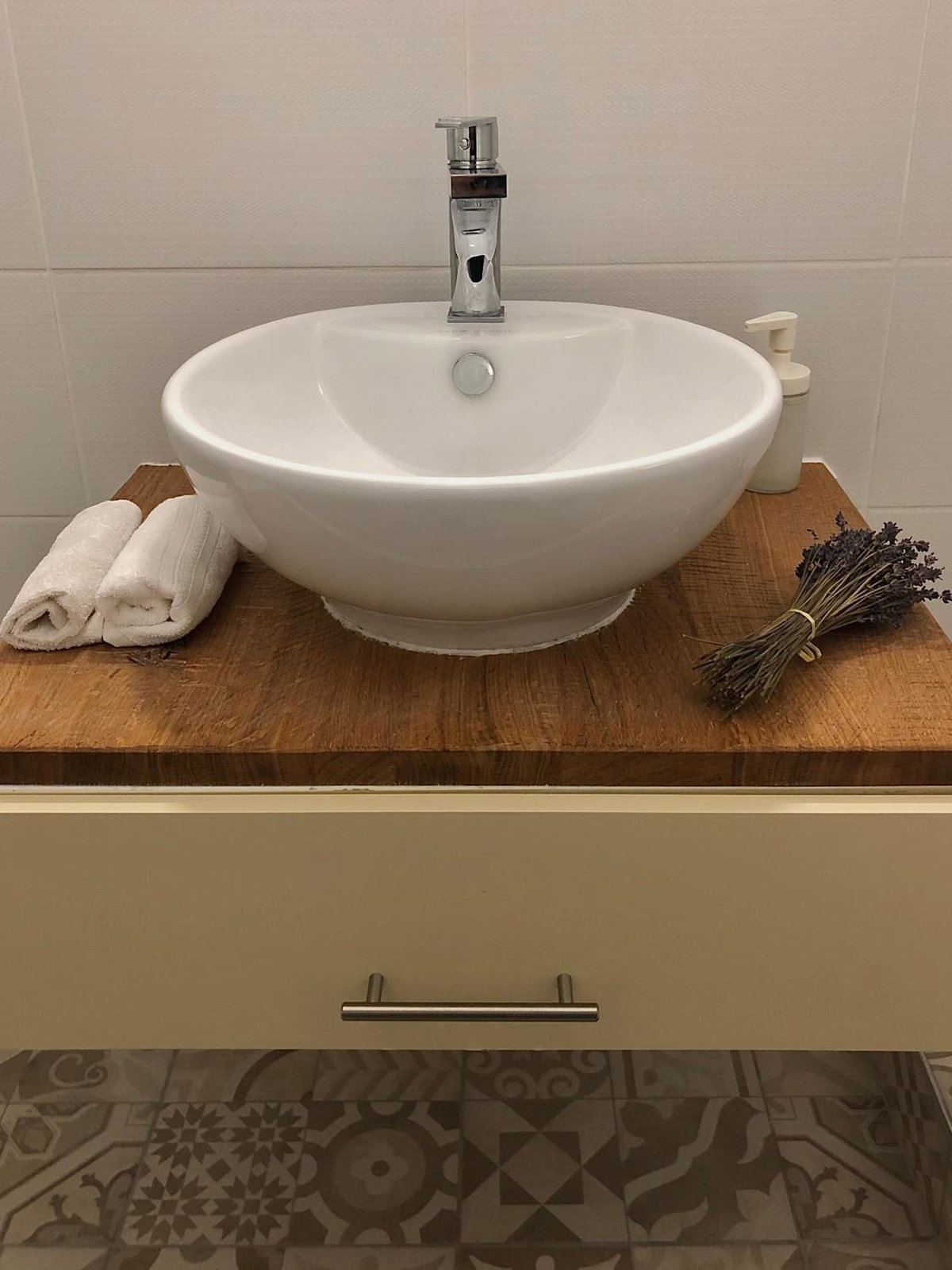 Borbély apartman, Hungary