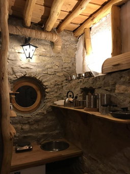 Fűtetős Dombház, Üröm, Hungary