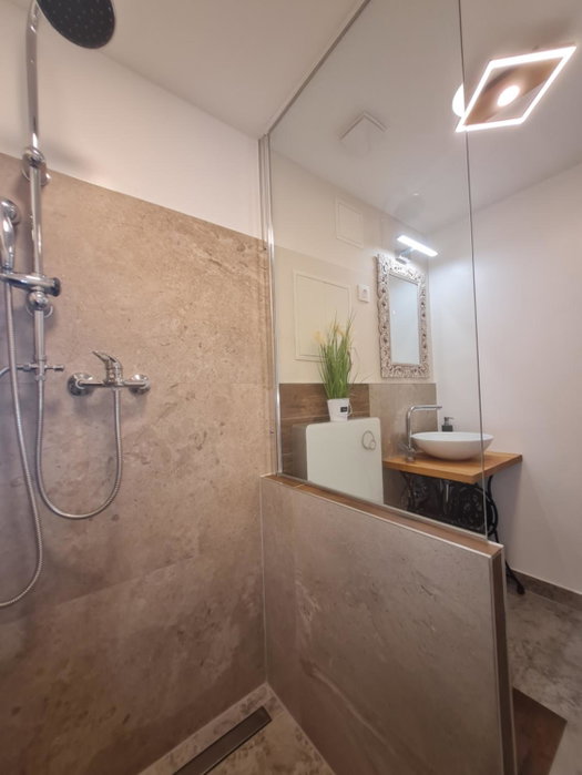 Csever Apartman, Tata, Hungary