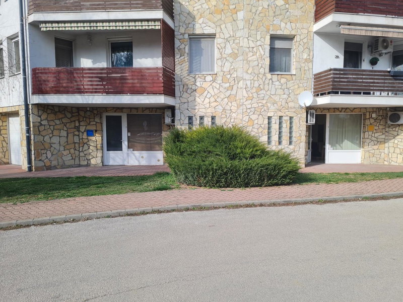 Csever Apartman, Tata, Hungary