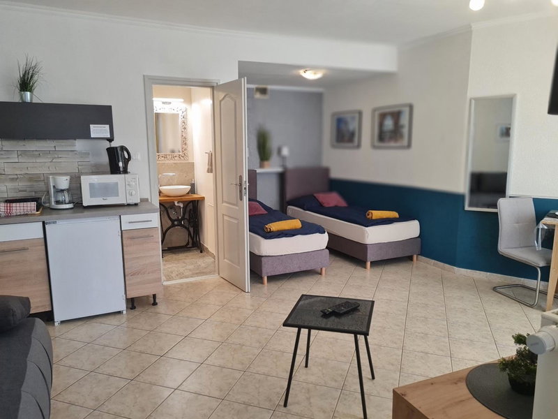 Csever Apartman, Tata, Hungary