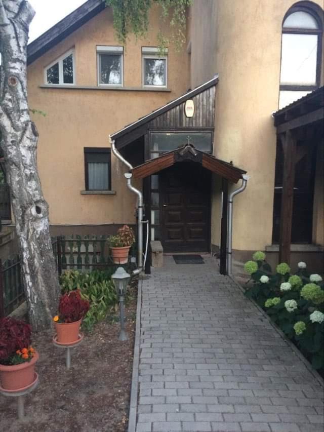Hotel · PBJ Apartman, Pilisborosjenő