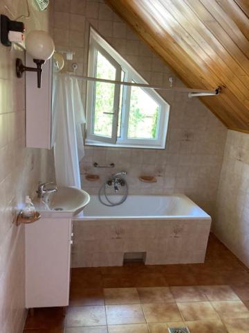 PBJ Apartman, Pilisborosjenő, Hungary