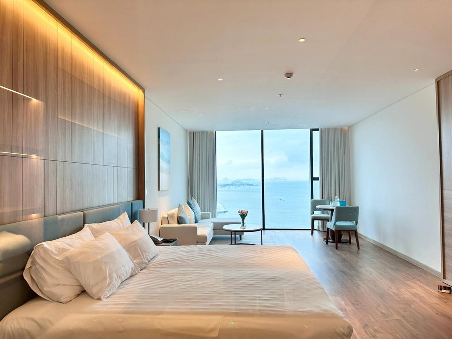 A La Carte Ha Long Bay - Sea View Apartment, Ha Long, Vietnam