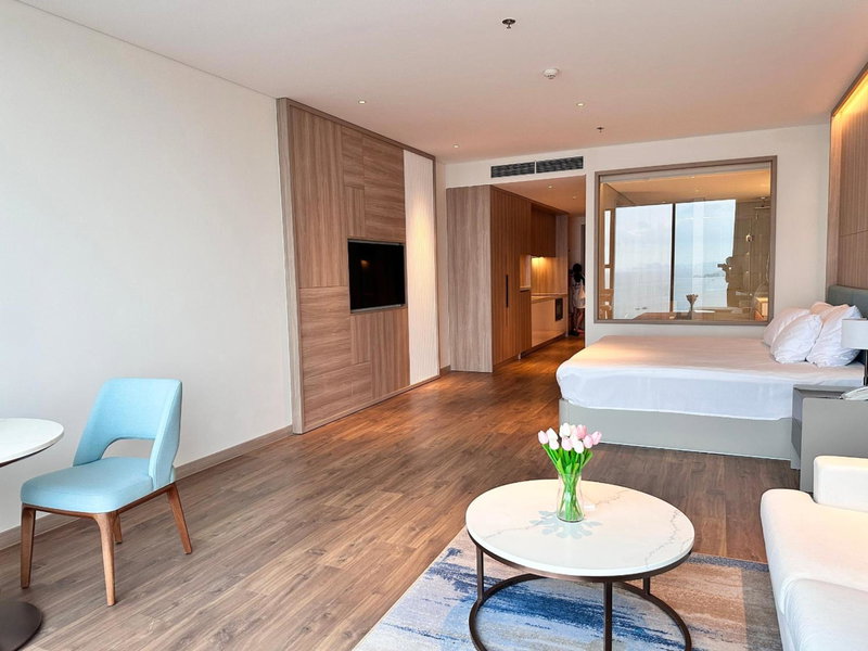 A La Carte Ha Long Bay - Sea View Apartment, Ha Long, Vietnam